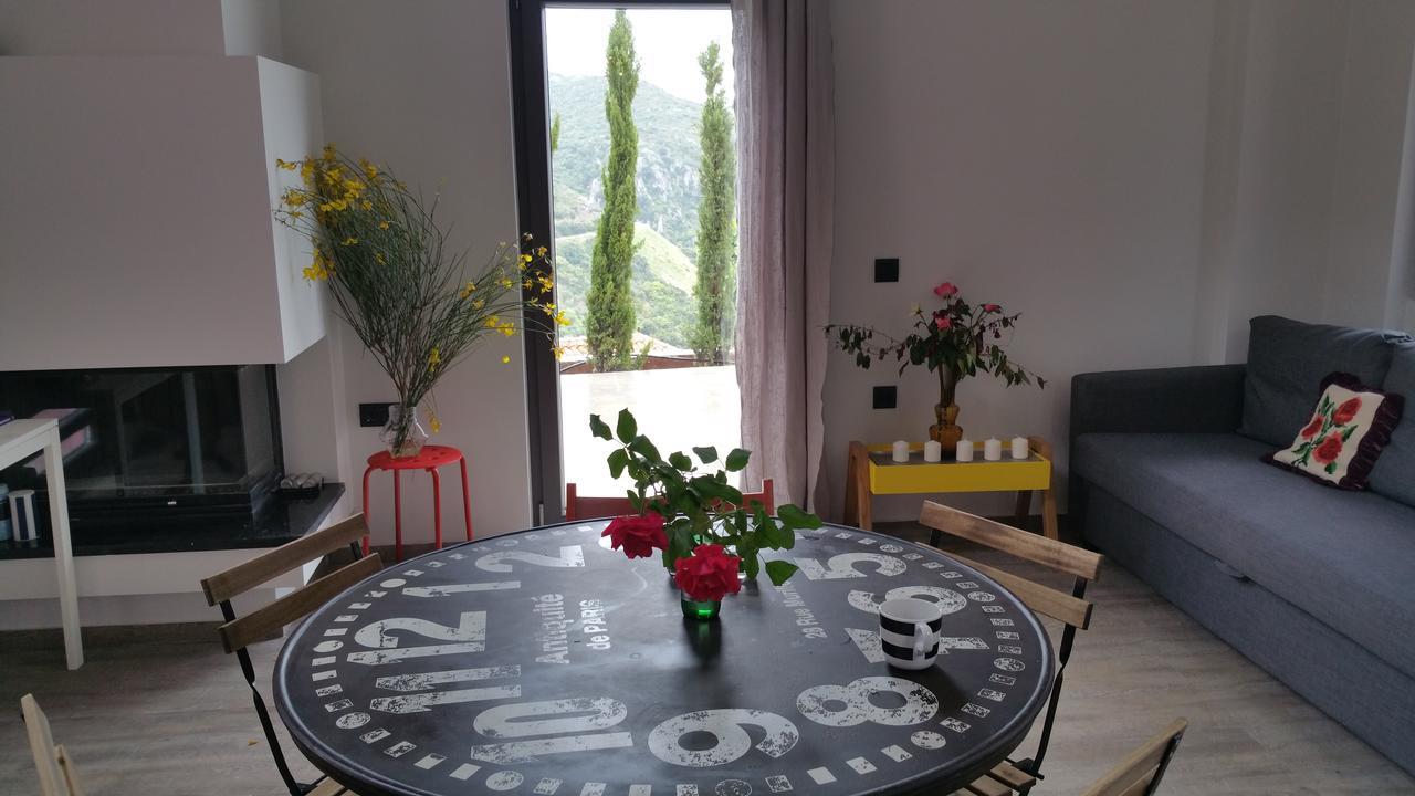 Hotel The Z Point Parga Esterno foto
